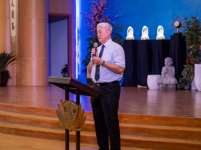 After the ceremony and light breakfast, volunteers meet at the Jing Si Hall for a short program. Dr. Josefino “Jo” Qua gives an update on plans to build a Tzu Chi hospital in BTCC. 【Photo by Dorothy Castro】