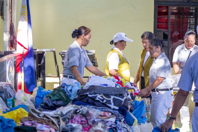Pre-loved clothes are arranged before the start of the bazaar. 【Photo by Marella Saldonido】
