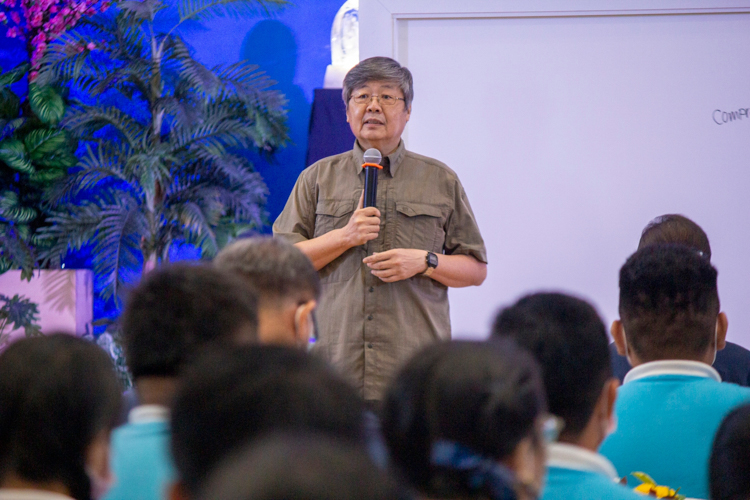 Former President of the ADHD Society of the Philippines Pong Tee engages scholars in his discussion on “How to Communicate Thoughts and Feelings Effectively.”
