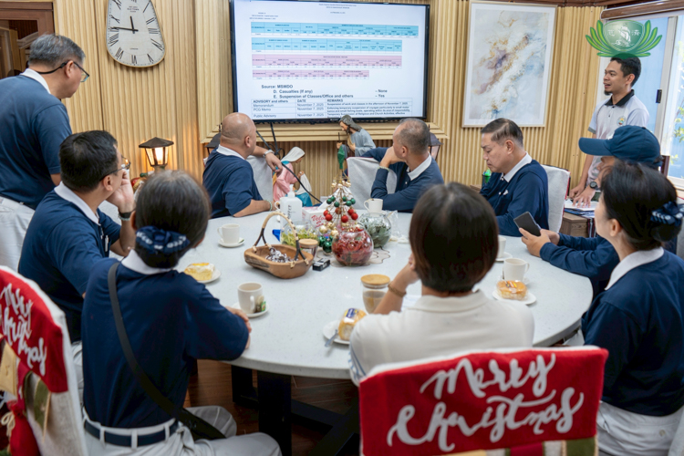 With focus and urgency, Tzu Chi volunteers discuss initial findings and plan response efforts for communities affected by Typhoon Uwan.