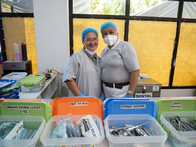 The dental team remained busy throughout the day as more patients continued to line up. The efforts of staff, aides, and assistants helped ensure the smooth flow of operations.