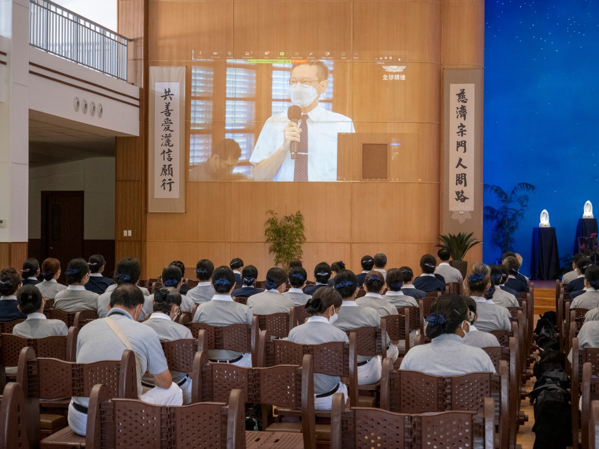 Livestream coverages allowed camp participants in Manila to listen to speakers based in Hualien, Taiwan.【Photo by Matt Serrano】