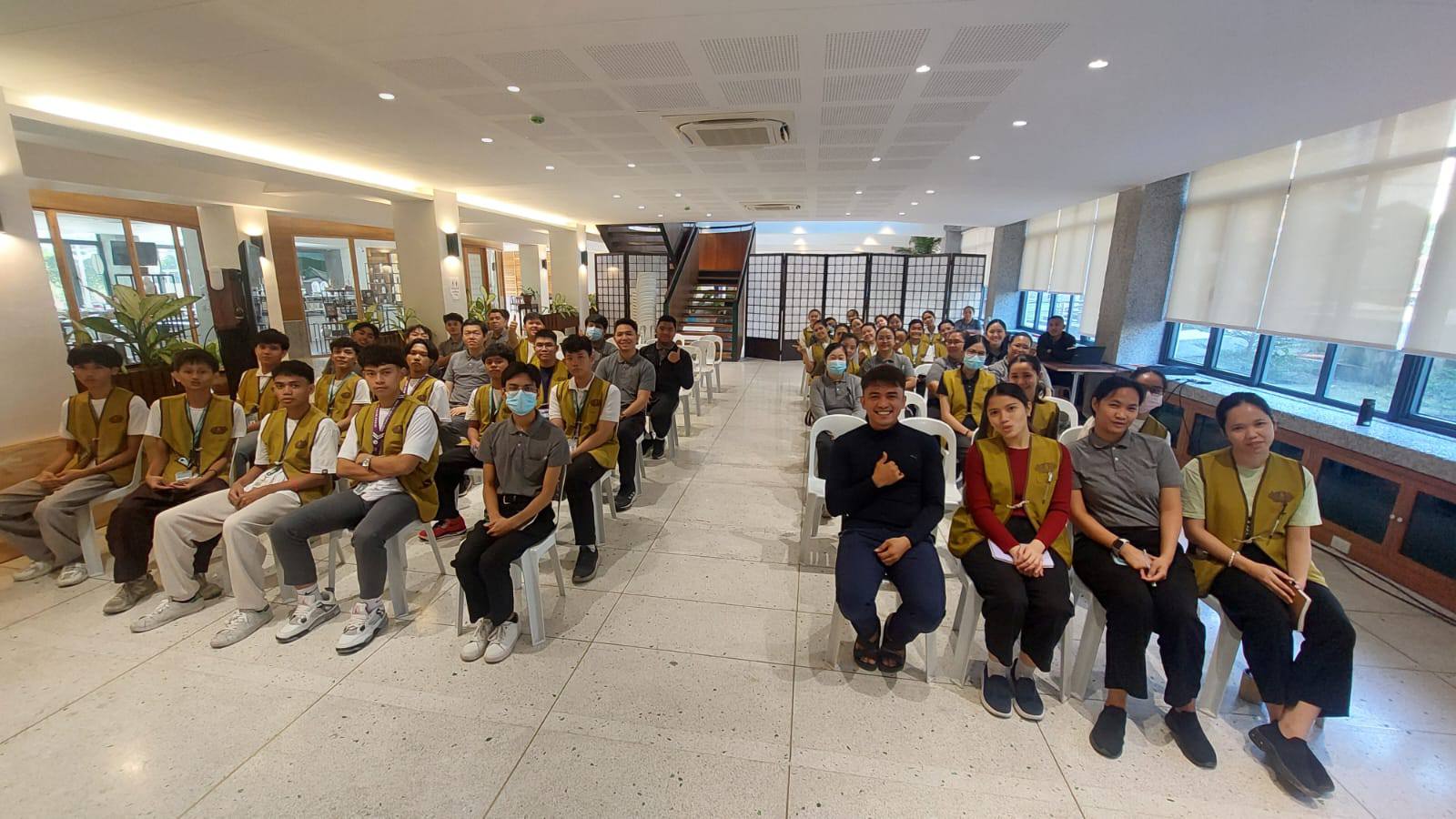 Gin Gigaquit (front row, fourth from right) with Tzu Chi staff and student interns. 
