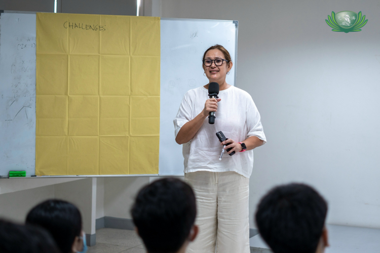 Corporate executive Maridol Siapuatco, who co-facilitated the Humanity class, had her own tips to offer when writing a resumé. One piece of advice: Don’t include links to your social media accounts.