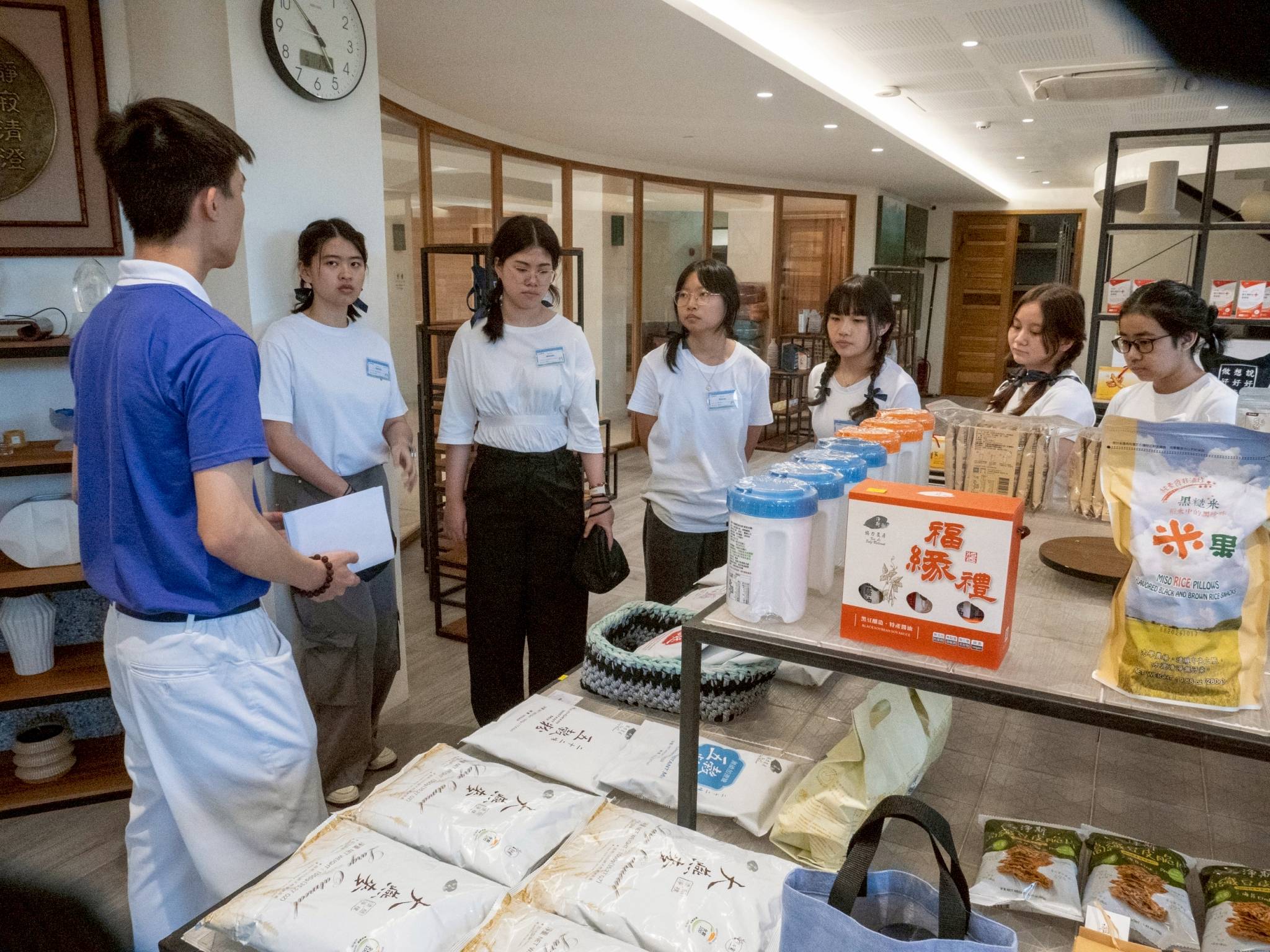 A tour of BTCC’s grounds include a visit to the Jing Si Books & Café, where customers can get vegetarian treats, upcycled products by DA.AI Technology, and books authored by Tzu Chi founder Dharma Master Cheng Yen. 