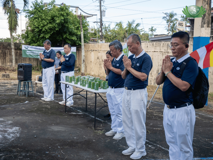 Students and volunteers pray for better days ahead following the sheer damage and loss caused by Super Typhoon Nando.