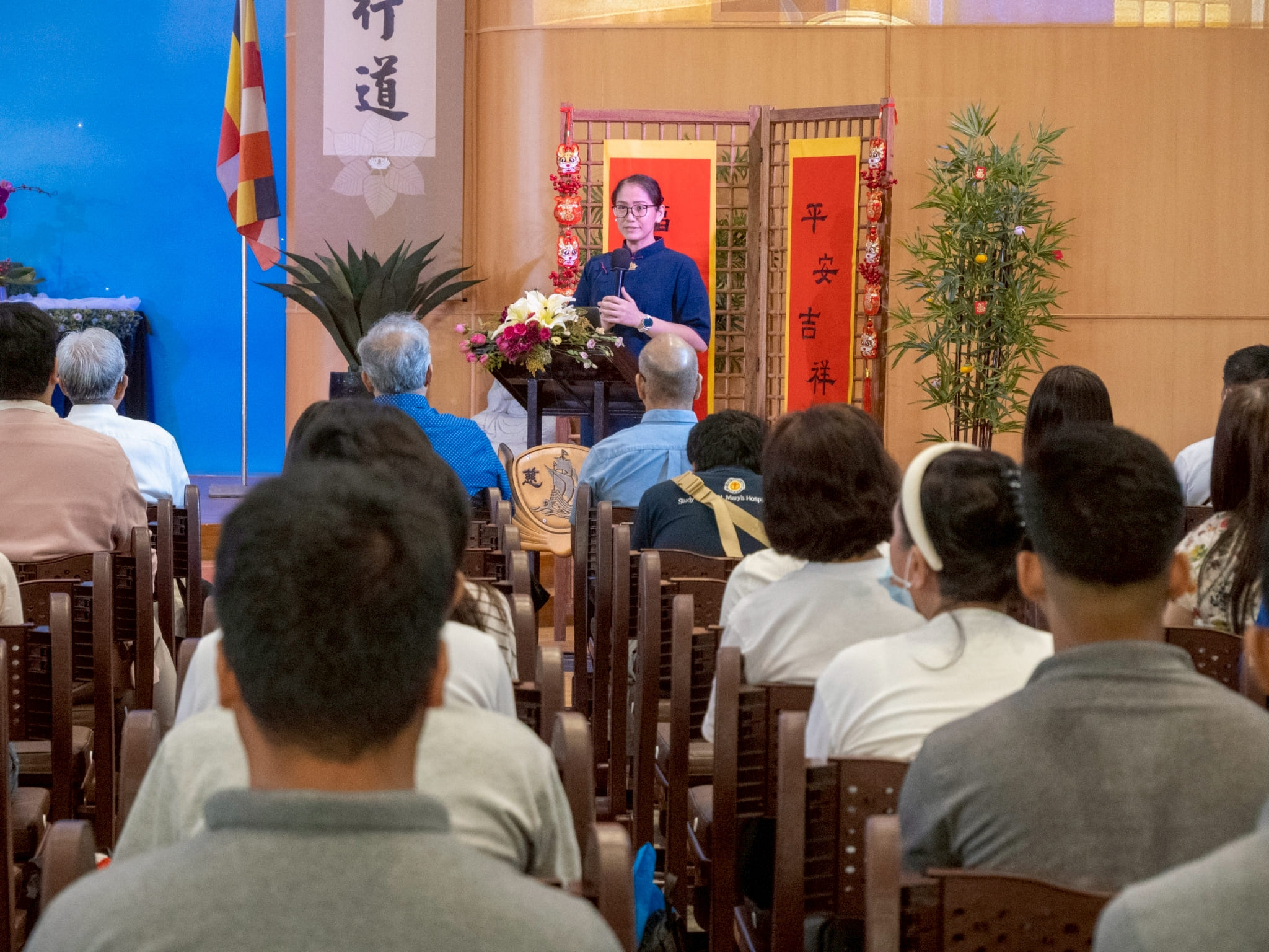 Tzu Chi Great Love Preschool Philippines Directress Jane Sy hosted the morning program in English. 