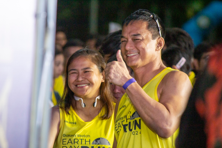 This year’s Galaxy Watch Earth Day Run saw 10,000 runners—including celebrities Donnie Pangilinan and Gardo Versoza and over 60 Tzu Chi volunteers—sign up for the 21K, 10K, and 5K categories. Organized by Runrio, the annual run was held at the SM Mall of Asia concert grounds on April 21. 【Photo by Matt Serrano】