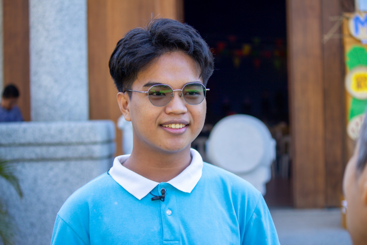 Thanks to Tzu Chi volunteers’ help, Mark Vincent Dayang has a better handle on the challenges he faces at home and at the Pamantasan ng Lungsod ng Maynila, where he is nearly done with his degree in BS Business Administration. “It’s important to have open communication lines,” he says. “And to speak honestly while being sensitive to the feelings of others.” 【Photo by Marella Saldonido】