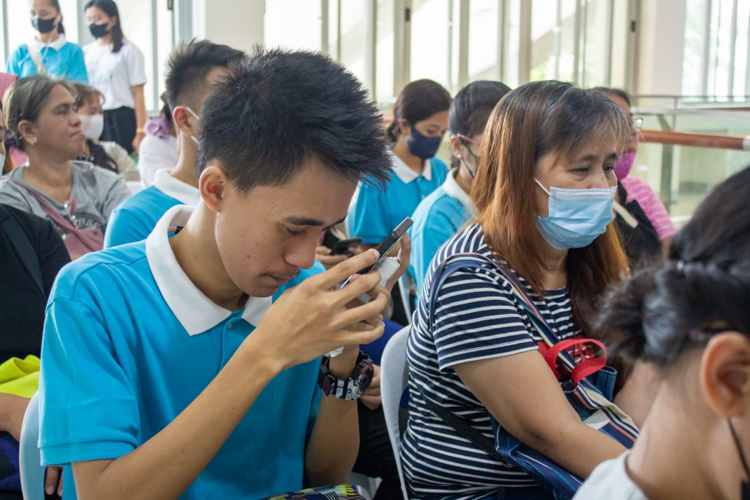 Edrian Delos Reyes (left) and his mom Felicitas attended the Reapplication program for Tzu Chi scholars last September. Diagnosed at 15 with Leber's Hereditary Optic Neuropathy, the BS Computer Science major from Divine Mercy College Foundation, Inc. needs to hold his cellphone close to his face to read its contents. 