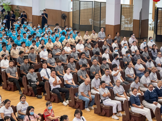Six hundred forty-one Tzu Chi commissioners and Faith Corps volunteers, special guests, Tzu Chi scholars, Tech-Voc students, Tzu Chi Youth, members of Tzu Chi International Medical Association, and Tzu Chi Foundation staffers attended a morning program conducted in English and Filipino, while an afternoon program in Chinese welcomed an audience of 433.