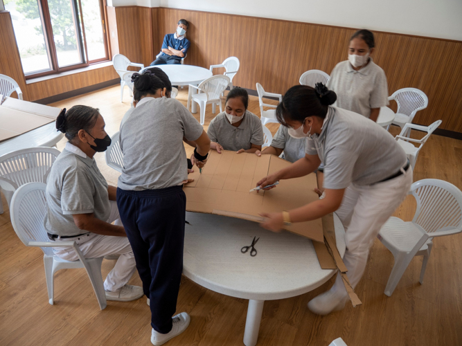 Volunteers tasked to make a mountain prop used cardboard sourced from Tzu Chi’s recycling center. 【Photo by Matt Serrano】