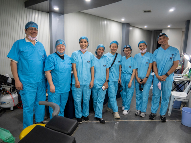 Tzu Chi dental mission’s volunteer dentists took care of 123 extractions, 27 fillings, and 10 checkups.
