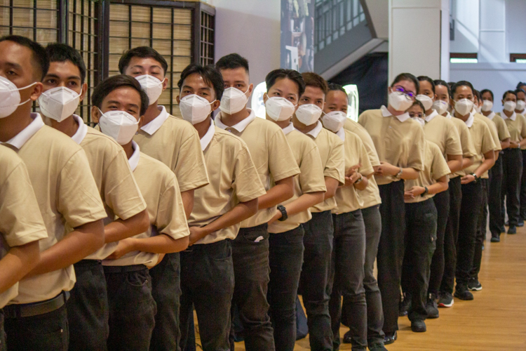 Tzu Chi’s Technical-Vocational scholars in caregiving and welding line up to receive their scholarship certificates from Tzu Chi volunteers. 【Photo by Marella Saldonido】