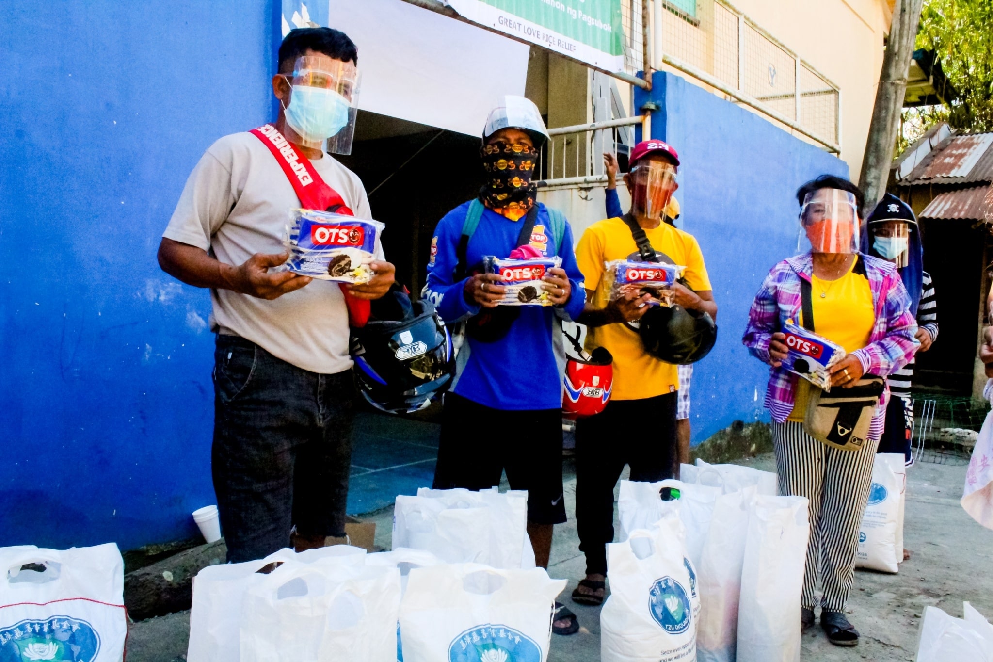 Biscuits were part of the grocery items given to beneficiaries. The bags also contained soy sauce, sugar, vinegar, noodles, cooking oil, and laundry and bath soaps. 