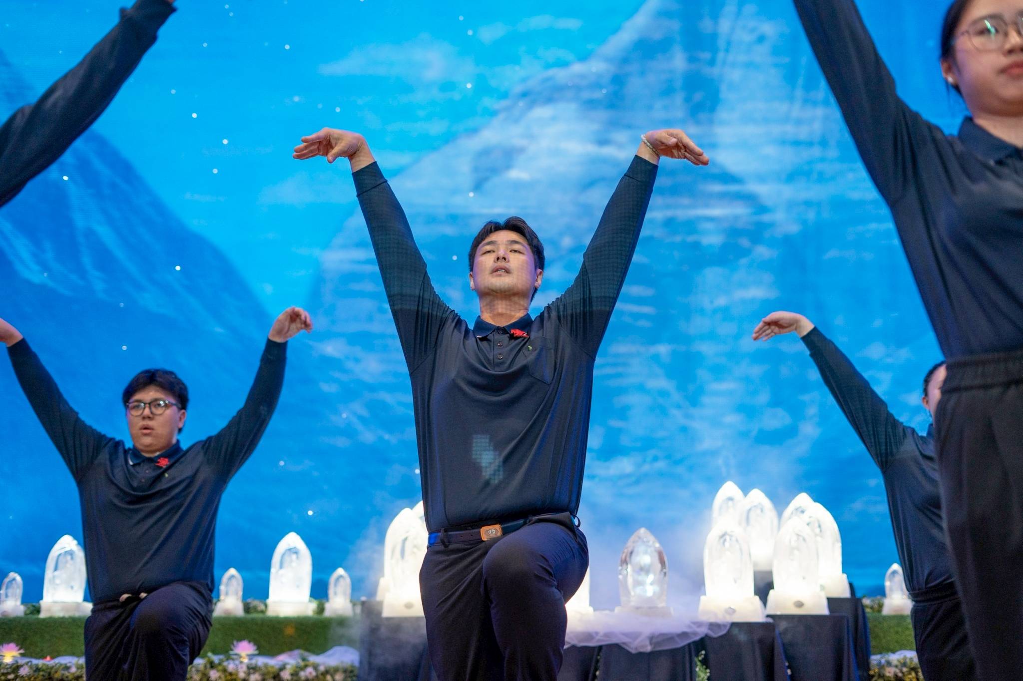 Graceful and rhythmic, the Tai Chi performance mirrors the order and serenity of the Buddha Bathing Ceremony, highlighting unity among participants and harmony with the environment.