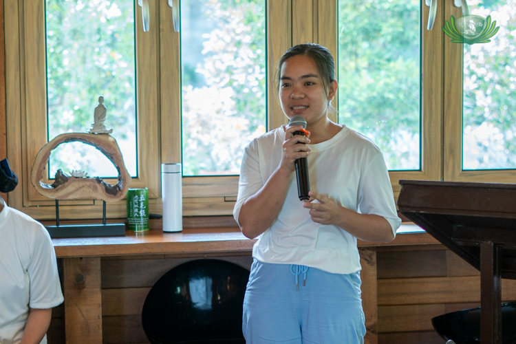 Representing her husband Christian David Delmonte, who can walk again, thanks to surgery facilitated by Tzu Chi Foundation and the Philippine Orthopedic Center, Myrelle Espinosa prayed for hope and a blessing. “Through my prayer, I met the Tzu Chi Foundation and we were able to overcome our challenges,” she said.