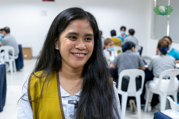 This isn’t the first time Michelle Jose has donned the Tzu Chi volunteer vest. At a recent Humanity class, she assisted in the distribution of rice. “I want to give back to Tzu Chi. They taught me how to volunteer,” she said.