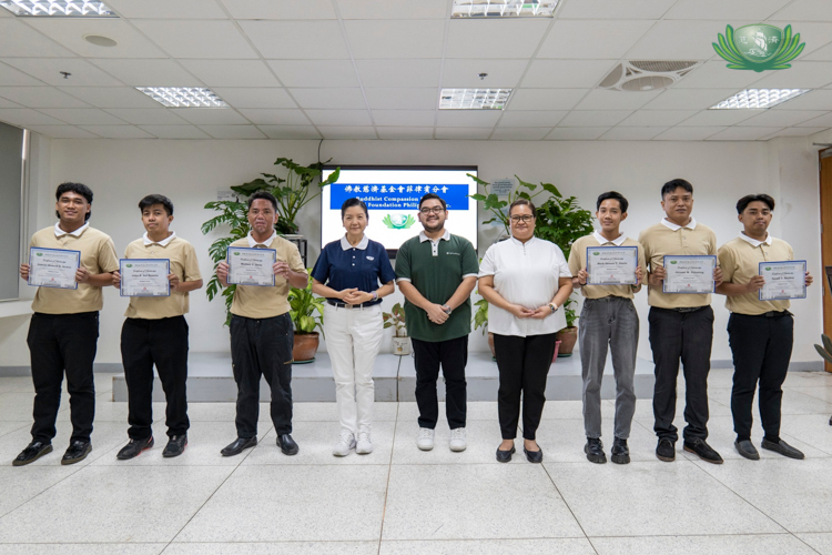 Gerald Seciban (first from right) with his co-scholars during Tzu Chi’s Technical-Vocational scholarship awarding program last November 2024.