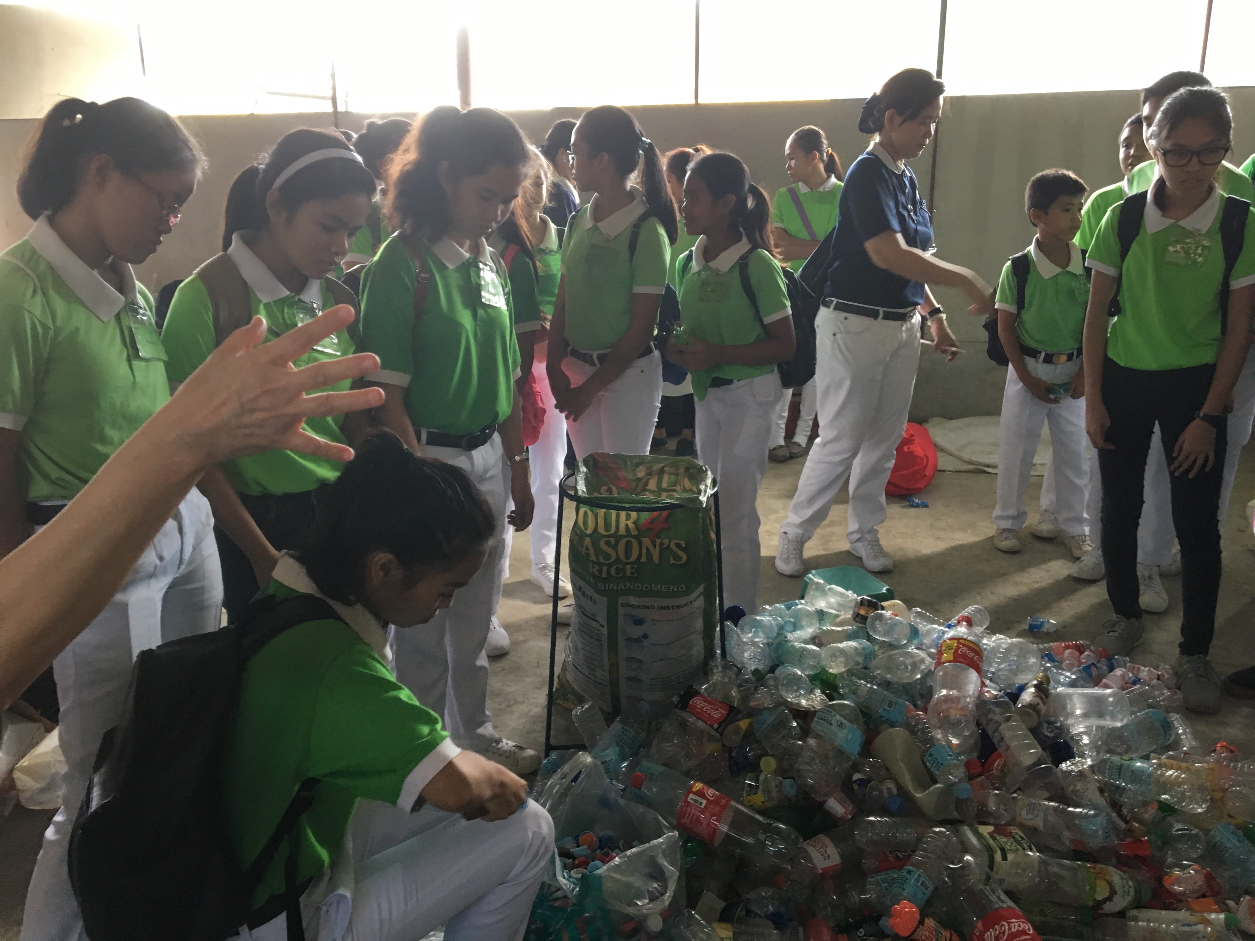 Whenever they attend Humanities classes, Tzu Chi Cebu scholars bring single-use plastic bottles. These bottles are collected in the recycling station, where they are processed into a material for making Tzu Chi blankets, folding beds, and other items. 