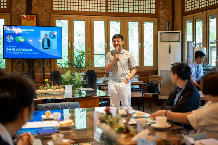 Of all the values taught to scholars during Humanity classes, filial piety stuck with Tzu Chi scholar-turned-volunteer Jamil Carvajal. “I believe that you have a lifetime of blessings when you care for and respect your parents,” he says. 【Photo by Jeaneal Dando】