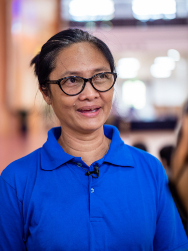 Public school teacher Mary Pardilla took in her nephew and new Tzu Chi scholar Nick Angelo after he and his three siblings lost their parents years ago. 【Photo by Daniel Lazar】