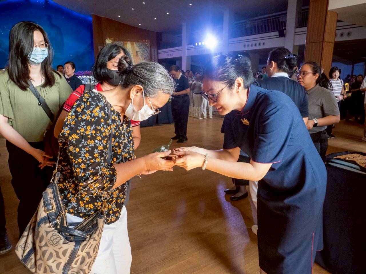At the end of the program, guests received flowers and keychains as tokens of appreciation for their attendance.