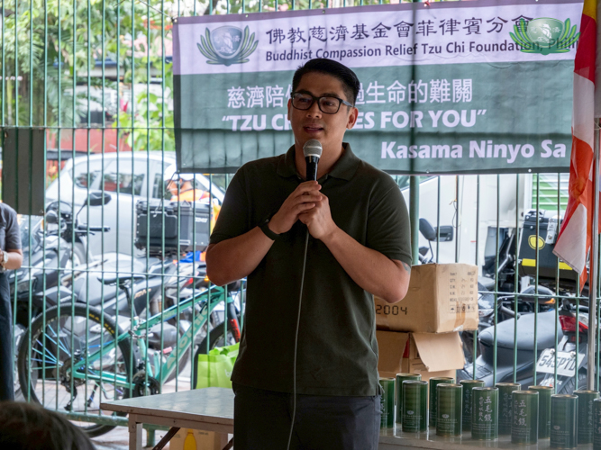 Barangay Captain of Malanday, Marikina, Mak Alfonso expresses his gratitude to Tzu Chi for their continued help to the community.