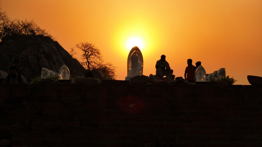 In a momentous achievement, the Tzu Chi Foundation marked its 58th anniversary on May 2 at the revered pilgrimage site of Vulture Peak in Rajgir, Bihar, India.【Photo by 攝影者 許俊吉 Hsu Chun-Chi】