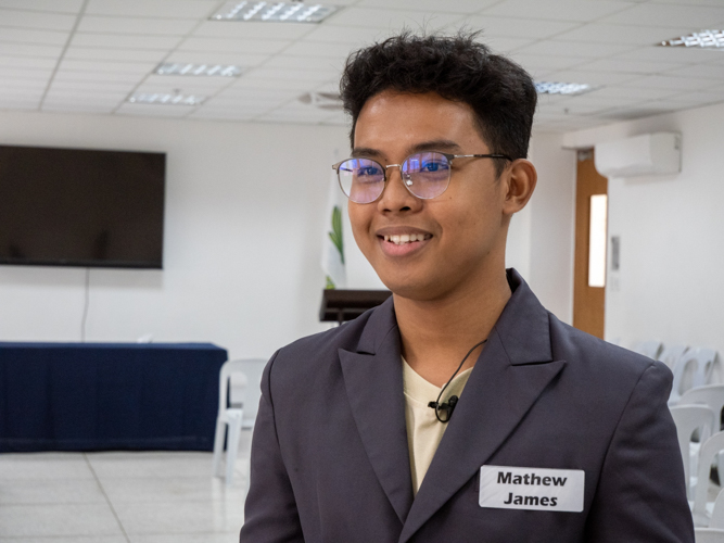 Graduating soon with a degree in physical and health education from the Philippine Normal University, Mathew James Dador has been a Tzu Chi scholar for all of his college life.【Photo by Matt Serrano】