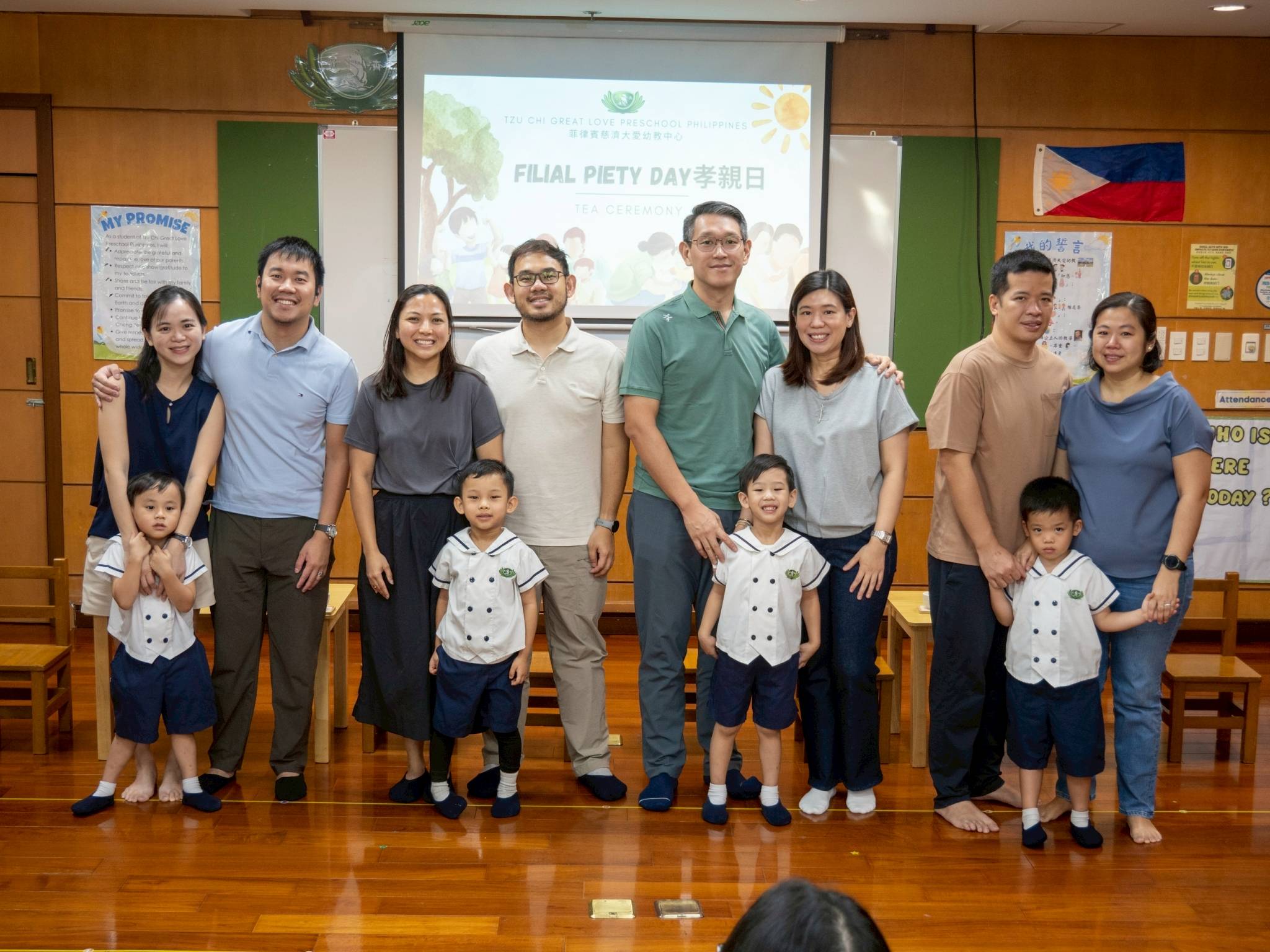 After each tea ceremony session, parents took photos with their children, some shedding tears of joy.