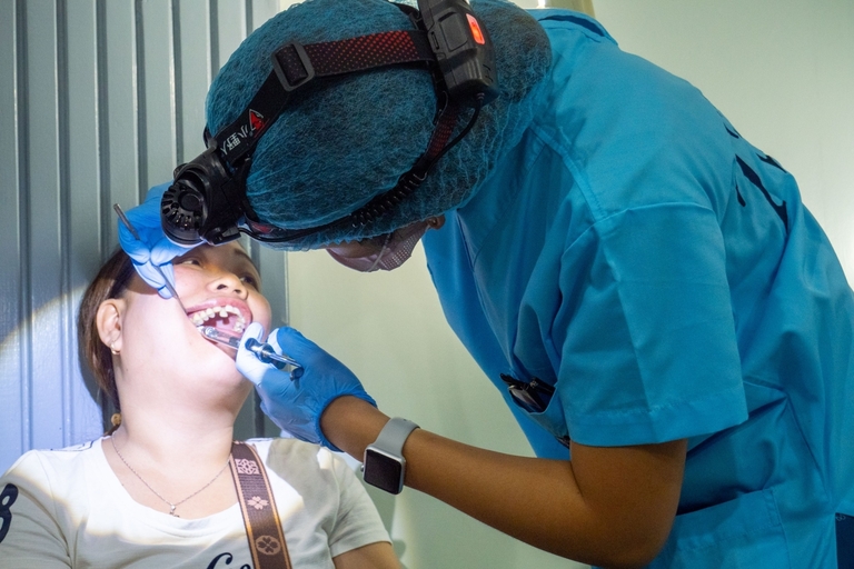 Volunteer dentist administers anesthesia before the tooth extraction.