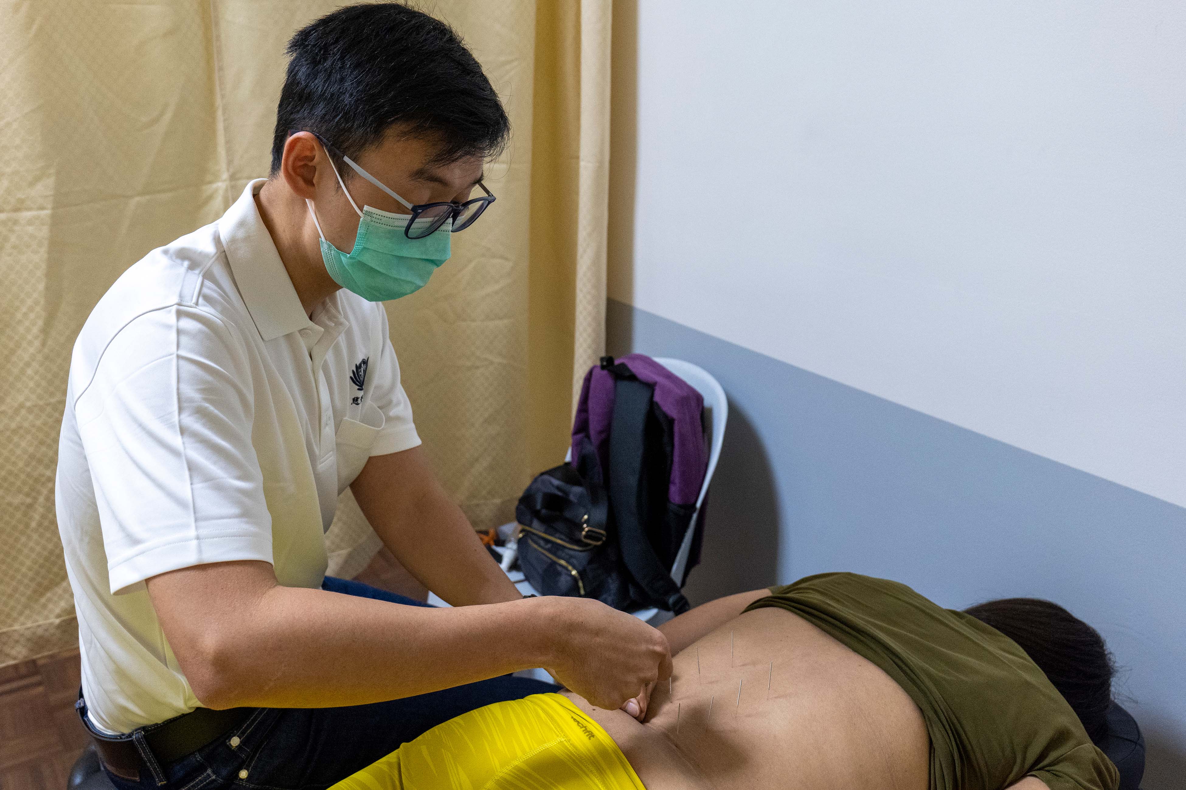 Dr. Stanley Chua leads the opening of Tzu Chi’s Acupuncture Clinic on December 11, 2023. Throughout his years of service, he helped make acupuncture available to patients for its therapeutic benefits.
