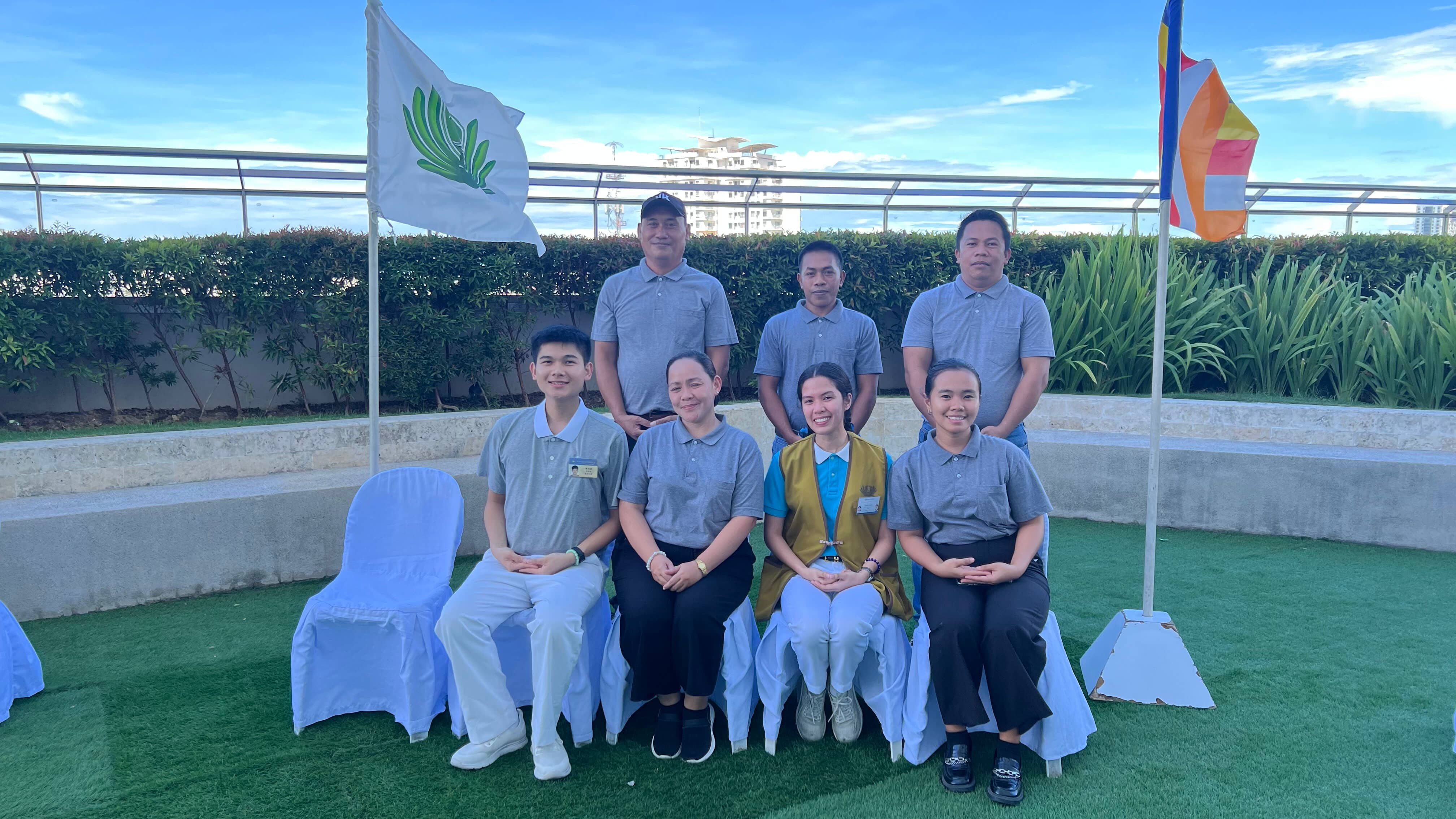 In a gathering with Tzu Chi volunteers, Gwen Nicole Loyao (seated, second from right) is grateful to the foundation “for transforming not just me but all other students.” 