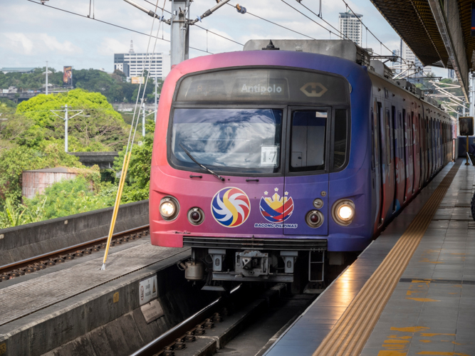 The LRT train arrives at Santolan Station, moments before preschoolers would board for their first-ever LRT journey.