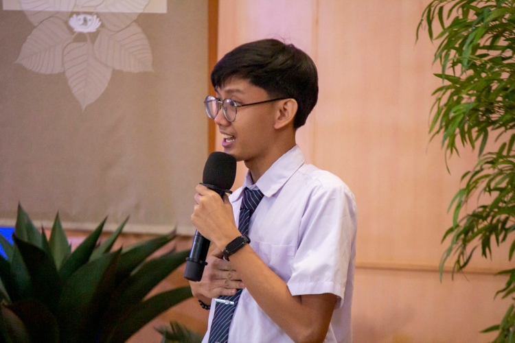 Once in a scholar’s light blue-and-white uniform, Gene delos Santos now wears a Tzu Chi staffer’s formal shirt and tie since he became the foundation’s IT and audio-visual technician under the Office of the CEO in September 2023. “It’s an eye-opener for me,” he says of his job. “After receiving help as a scholar, it feels good to help others this time.”