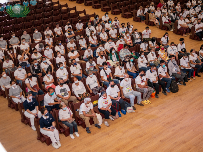 Beneficiaries receiving long-term medical assistance from Tzu Chi gathered at the Jing Si Auditorium for Charity Day last March 27.