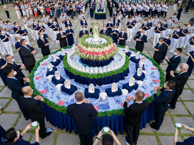 Volunteers lead the Buddha Bathing Ceremony for the 3-in-1 celebration of Buddha Day, Mother’s Day, and Tzu Chi Day on May 14, 2023 at the Buddhist Tzu Chi Campus in Sta. Mesa, Manila. 【Photo by Daniel Lazar】