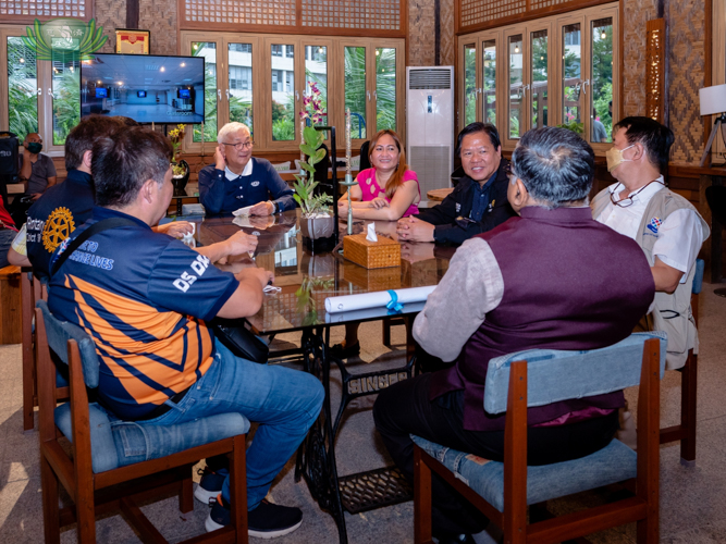 After the inauguration, guests were given a tour around the campus, then sat for refreshments and fellowship at Tzu Chi Café.