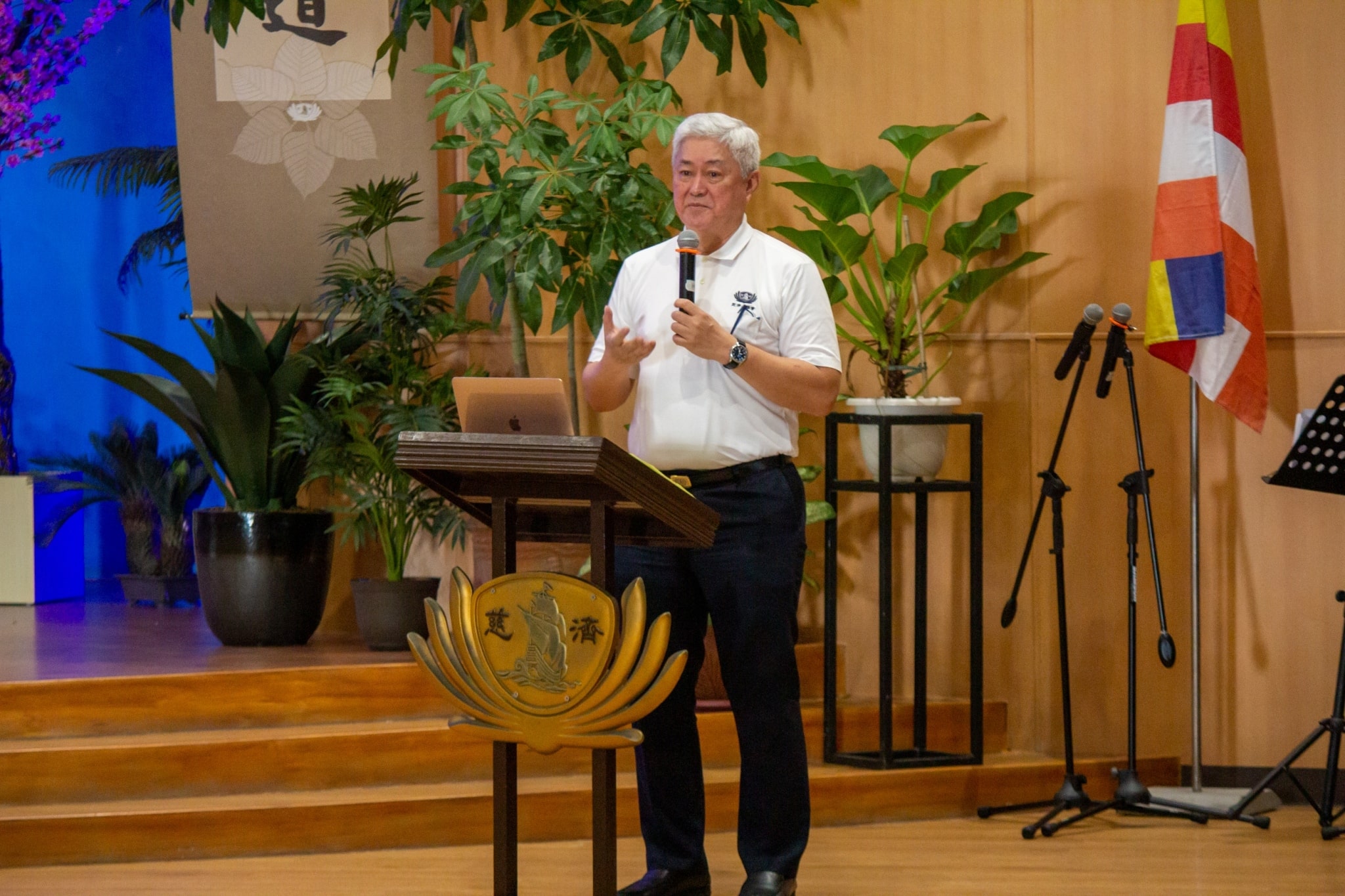 Volunteers cheered after Dr. Jo Qua announced that Dharma Master Cheng Yen gave her blessing to build a hospital in BTCC.【Photo by Marella Saldonido】