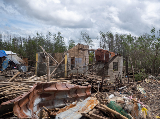 Many homes, like this in Barangay Ondol, are left beyond repair after Odette【Photo by Marella Saldonido】