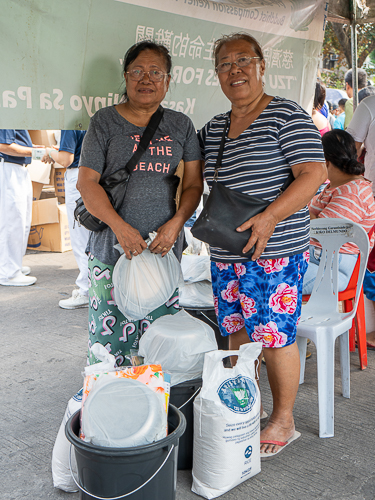 Rice, food, cooking pans, utensils, sleeping mats and blankets, undergarments, and toiletries are among the relief goods received by Barangay Damayang Lagi residents affected by the recent fires. 【Photo by Marella Saldonido】
