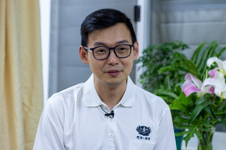 Dr. Stanley Chua leads the opening of Tzu Chi’s Acupuncture Clinic on December 11, 2023 at the Buddhist Tzu Chi Campus in Sta. Mesa, Manila. 【Photo by Harold Alzaga】