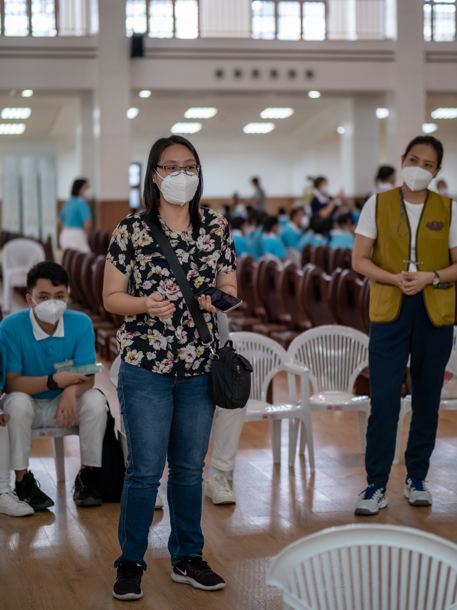 Once too shy to face people, Cresta Lee gives a testimony of how being a Tzu Chi scholar changed her life at the recent Tzu Chi Youth Camp.【Photo by Daniel Lazar】