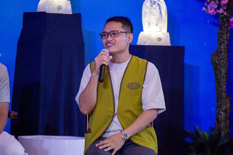 Before he was a Tzu Chi scholar from 2012 to 2016, Johniel Tuando was a volunteer with Tzu Chi’s recycling center.【Photo by Marella Saldonido】