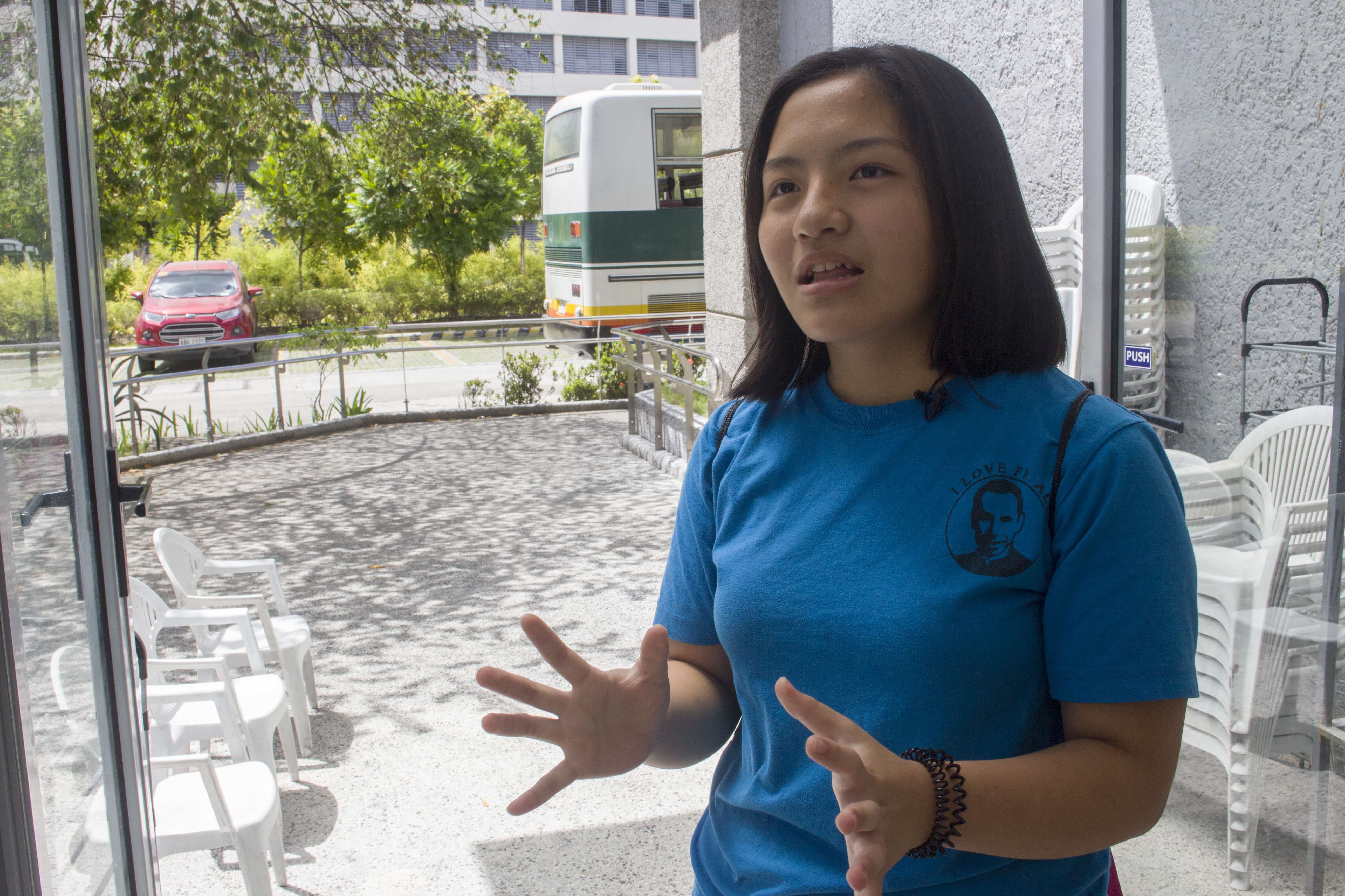 Efrailyn explains what she learned from Tzu Chi on filial piety, “Honestly, I seldom say ‘thank you’ to my parents. Then I realized that it’s really right to honor our parents and say ‘thank you’ to them while they’re still here with us.”【Photo by Matt Serrano】