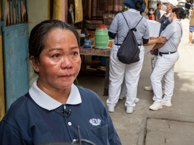 “Our house was almost washed away by the floods then, and Tzu Chi helped us recover. As gratitude, I became a volunteer to help others too,” says Typhoon Ondoy survivor turned Tzu Chi volunteer Esperanza Celon. 【Photo by Marella Saldonido】