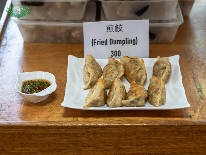 Ready-to-eat vegetarian fried dumplings with soy sauce on the side 【Photo by Daniel Lazar】