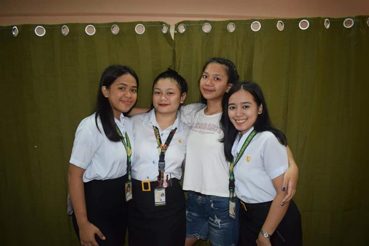 Franchesca Nadine Bituin (far right) with Universidad de Manila classmates.