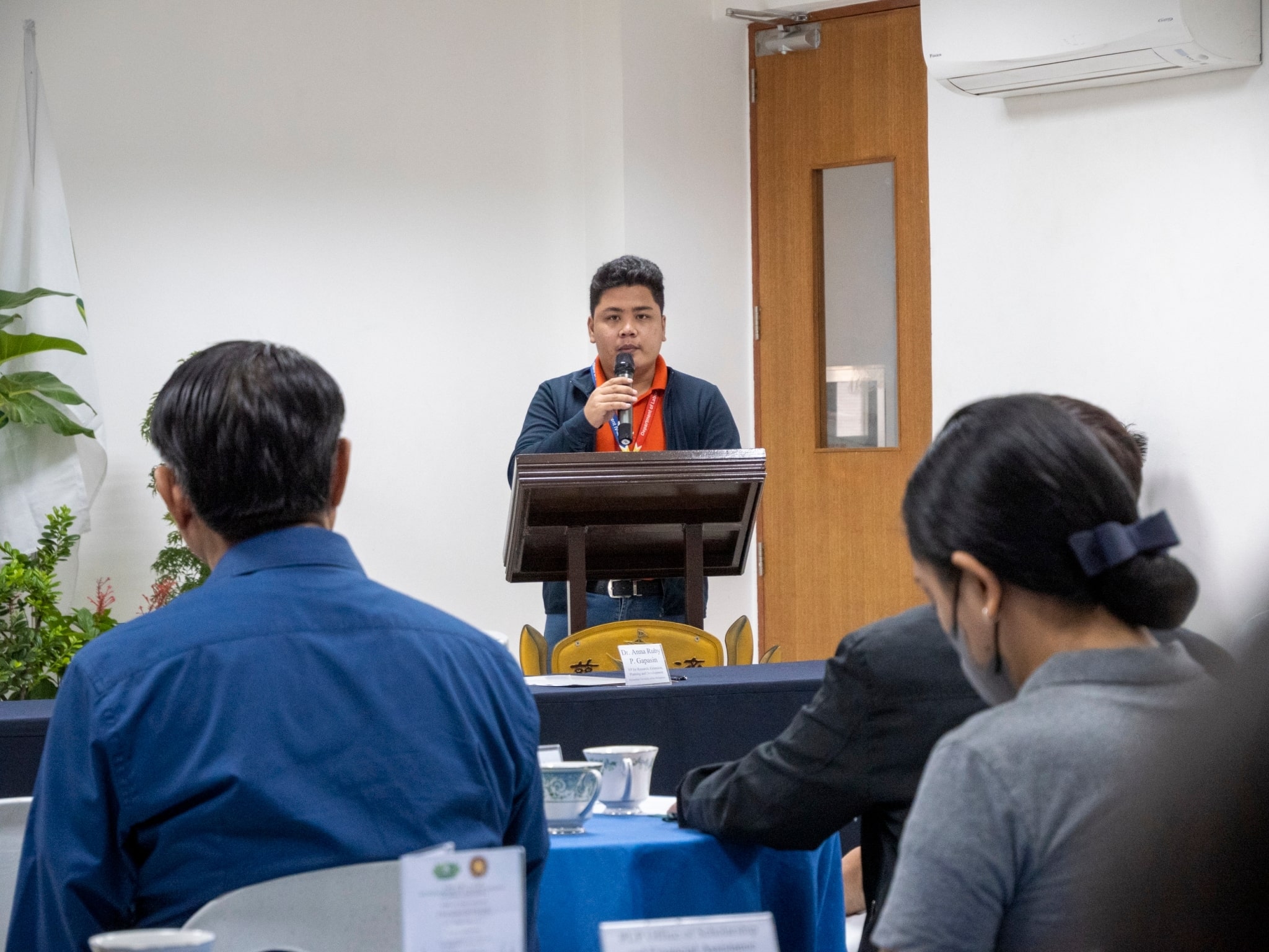 “Tzu Chi taught me the importance of kindness, ecological consciousness, and continuous self-improvement,” says Flint Osric Gorospe, former Tzu Chi scholar and PUP magna cum laude graduate. 【Photo by Harold Alzaga】